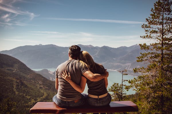 pareja de viaje