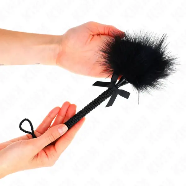 KINK - Masajeador de cuerda de nylon con plumas para cosquillas y lazo negro 25 cm - Imagen 5