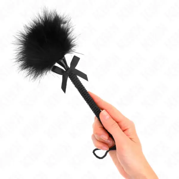 KINK - Masajeador de Cuerda de Nailon con Plumas para Cosquillas y Lazo Negro 25 cm - Imagen 3
