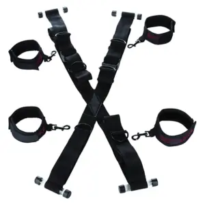 CalExotics Scandal Cross-Shaped Door Handcuffs - Restricciones versátiles para bondage