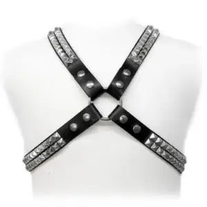 Leather Body - Pyramid Stud Harness: arnés de cuero para BDSM